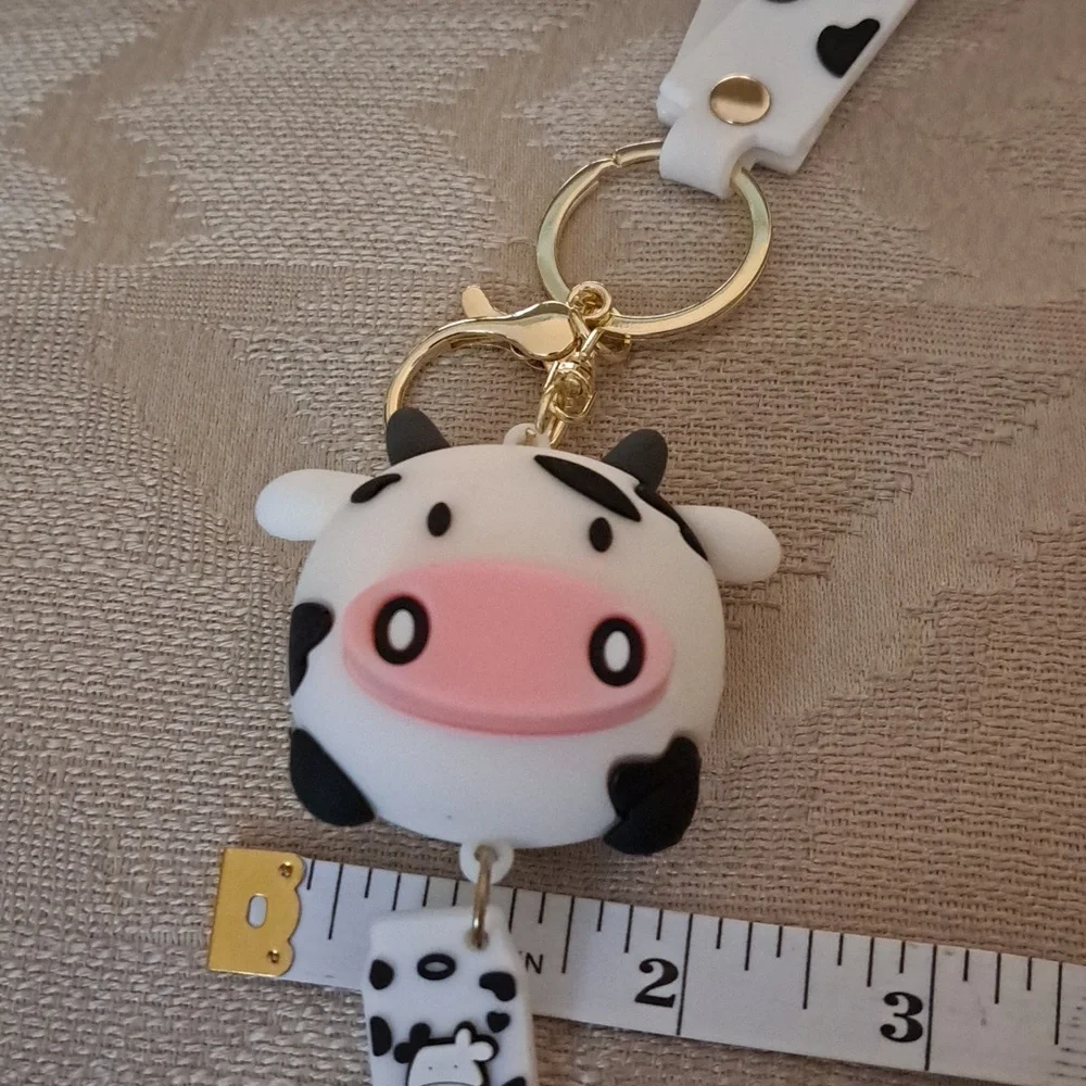 🛍Cute Cow keychain/ BUNDLE ONLY 2or more items - Picture 7 of 7